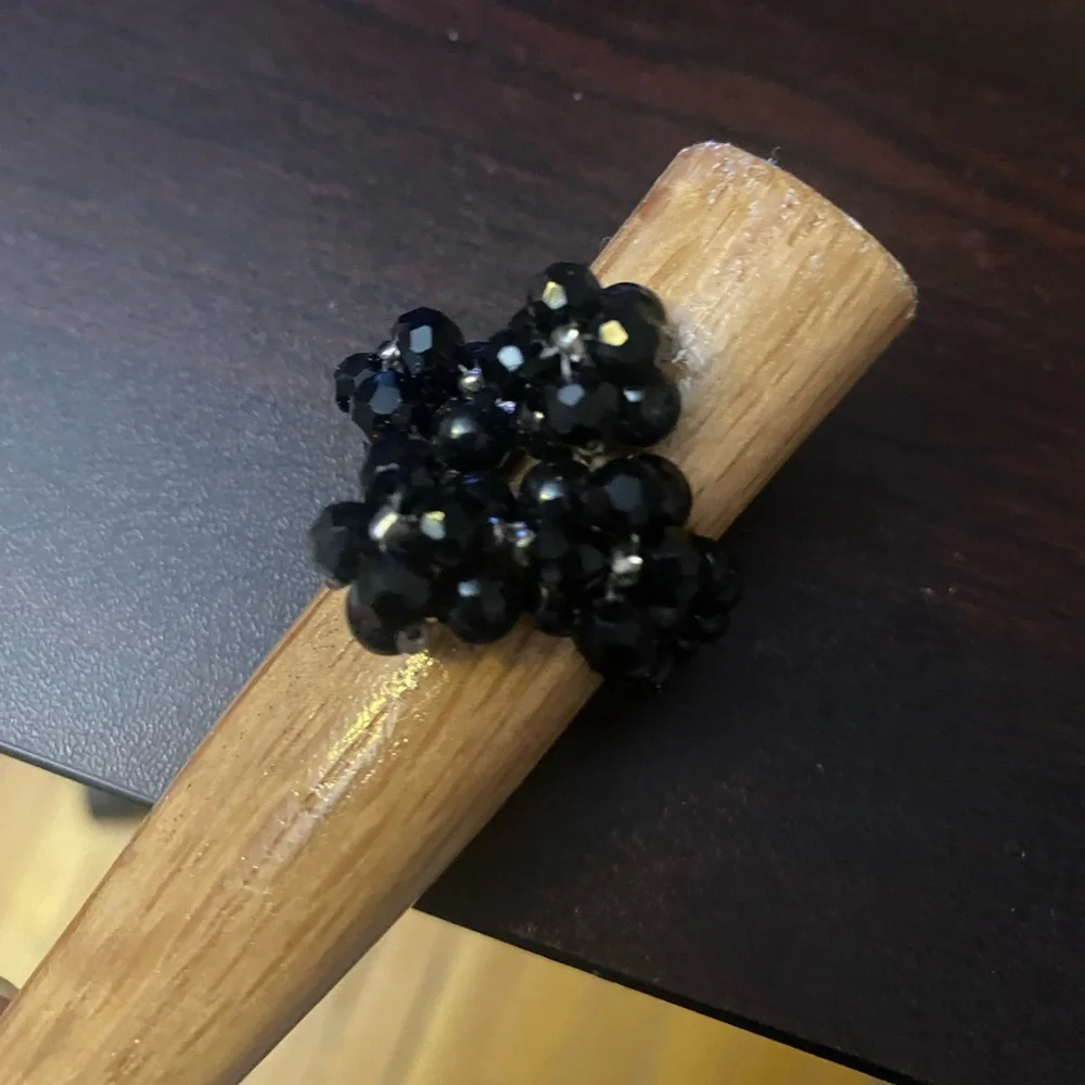 Elegant Black Women's Beaded Ring Size 8